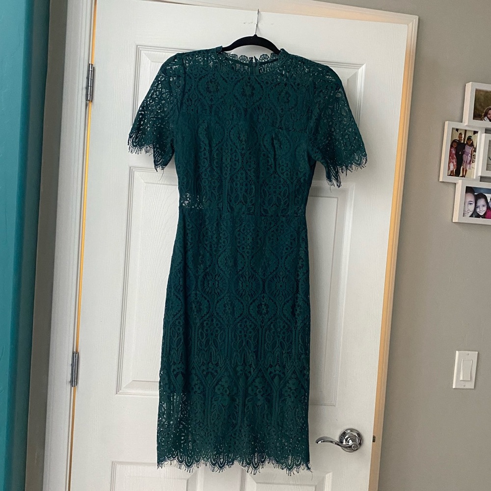 Lulu’s Medium “Remarkable Forest Green Sheer Lace Short Sleeve Mini Dress”